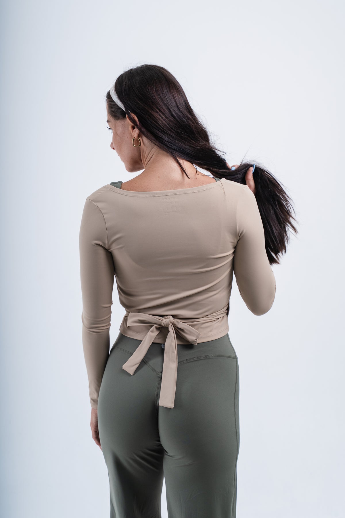 Alo Yoga XS Gather Lengan Panjang - Hitam