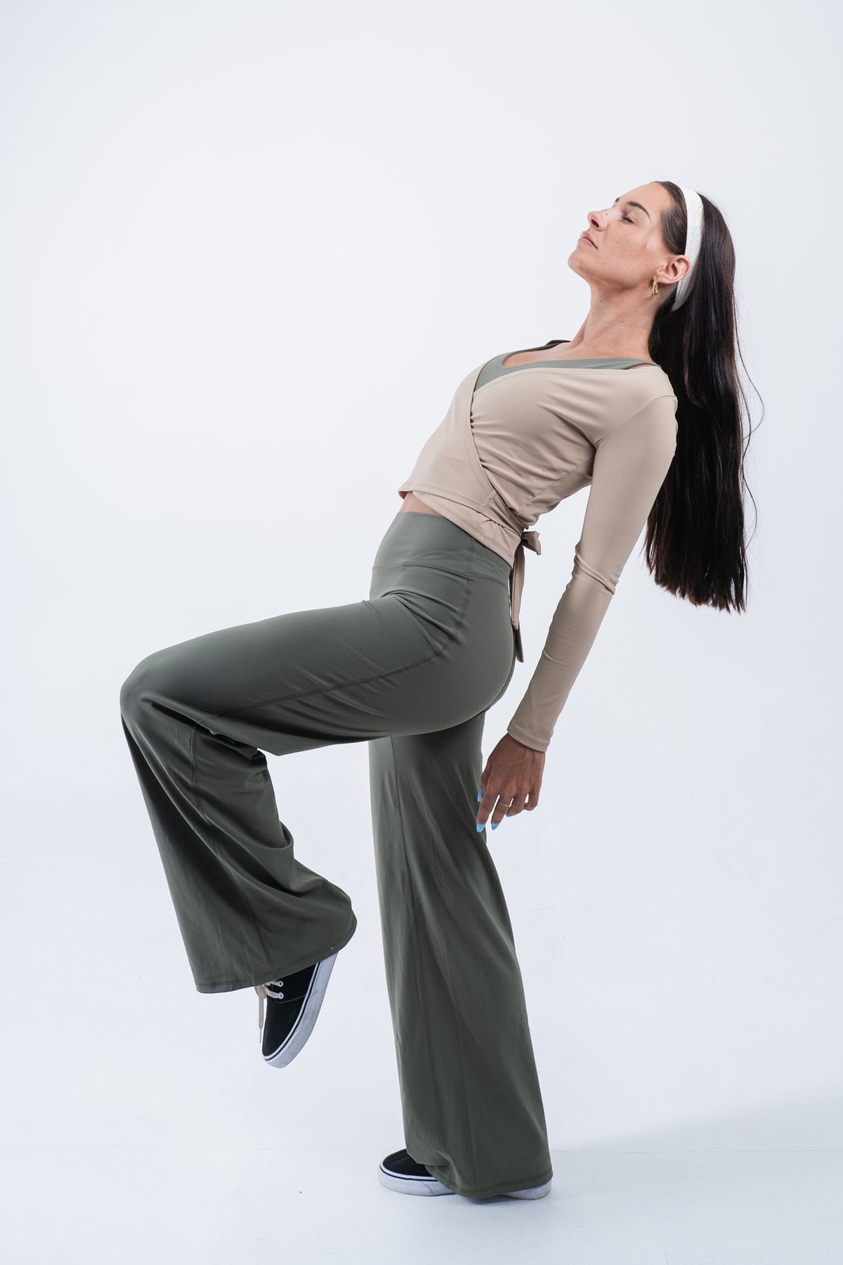 Alo Yoga XS Gather Lengan Panjang - Hitam