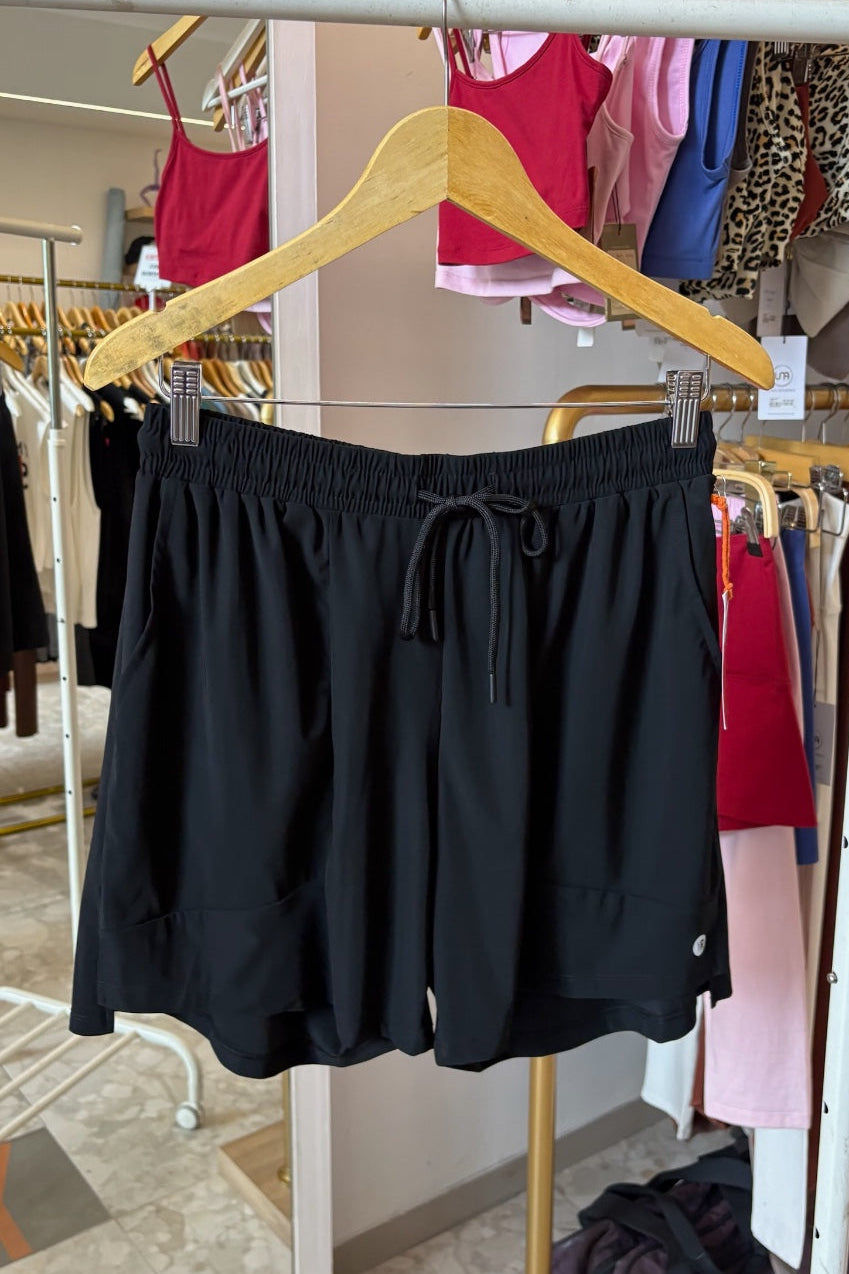 Rok Tenis Aces KECIL Alo Yoga - Limun Stroberi