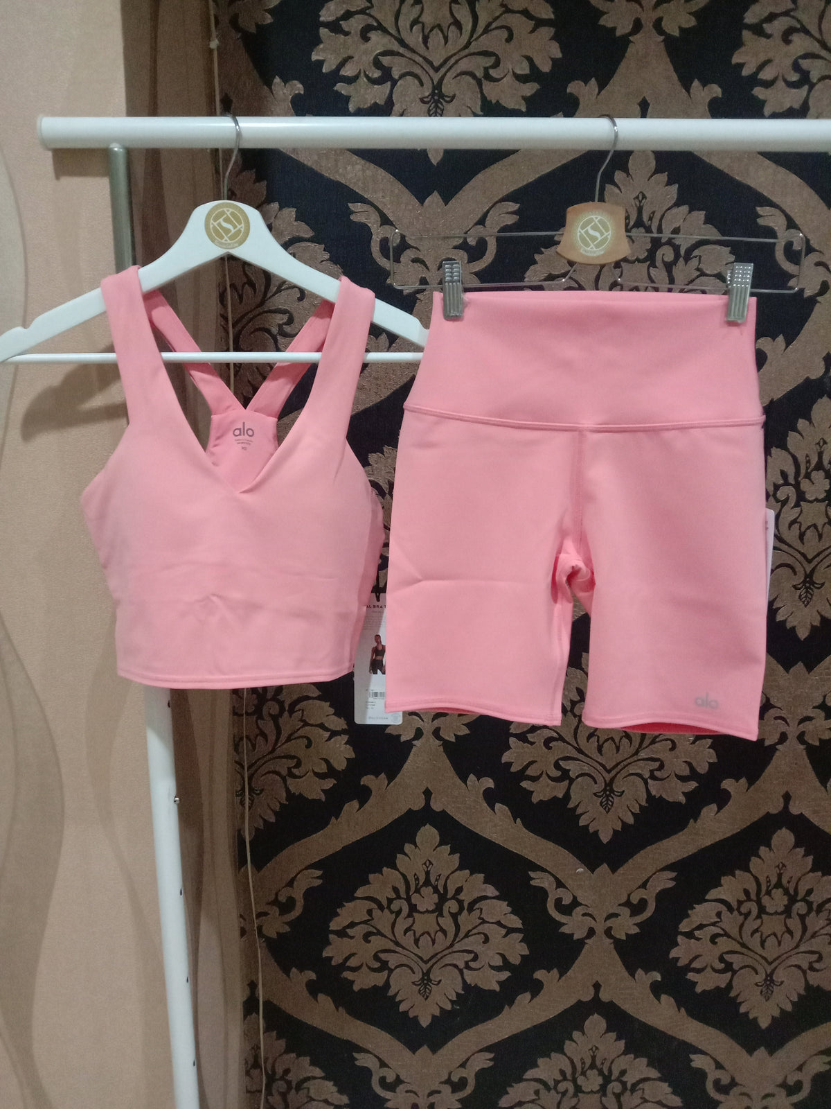 Alo Yoga 7" High-Waist Biker Short - Strawberry Lemonade