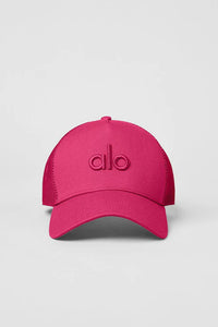 Alo Yoga District Trucker Hat - Pink Summer Crush
