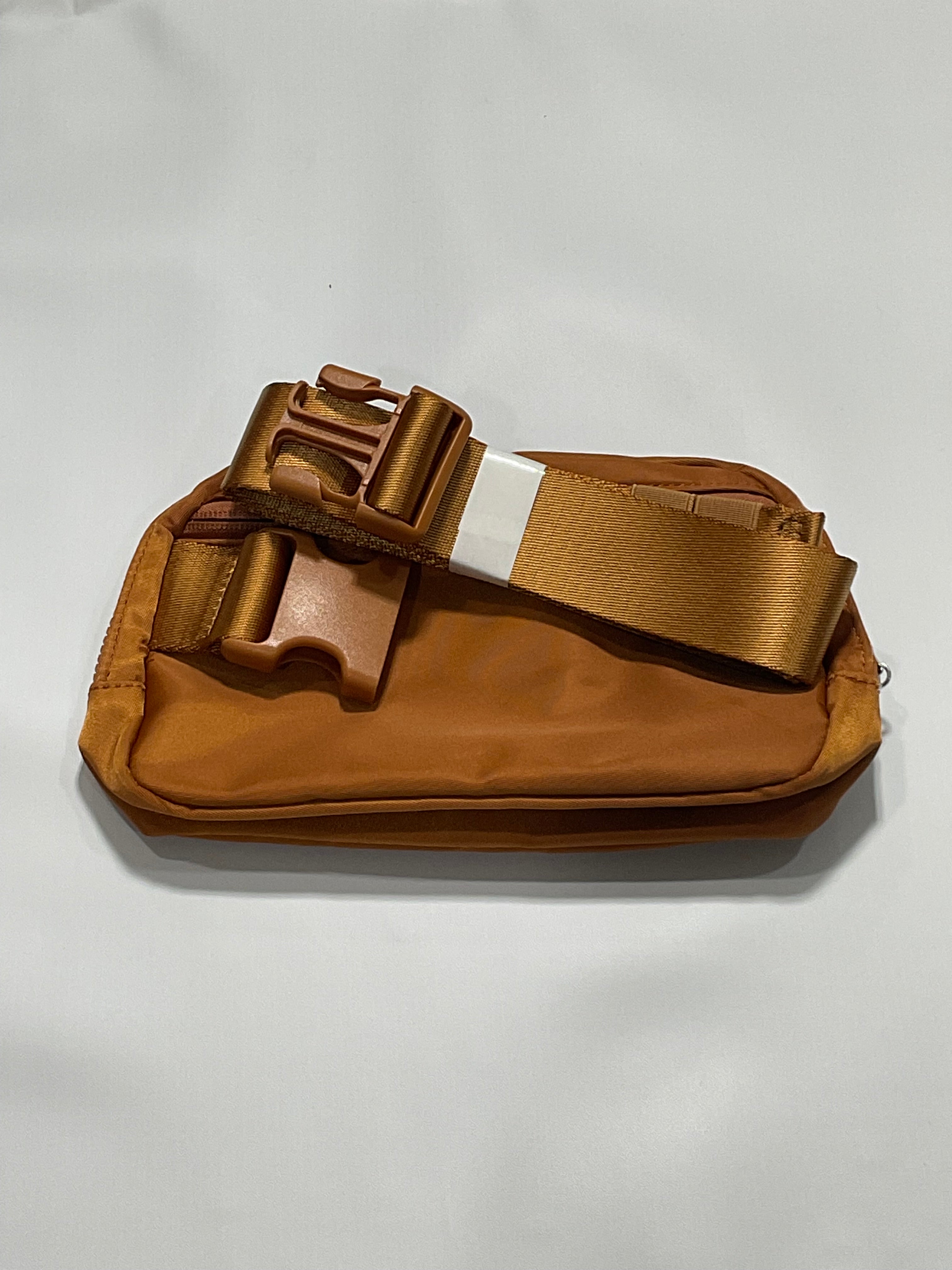 lululemon everywhere belt bag gold buckle 1L Lemon Beirut Keep them close in this versatile belt bag that helps you get out the door and on to your next adventure lululemon's new velour Everywhere Belt