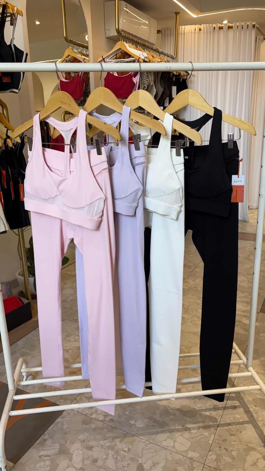 Rok Tenis Aces KECIL Alo Yoga - Limun Stroberi