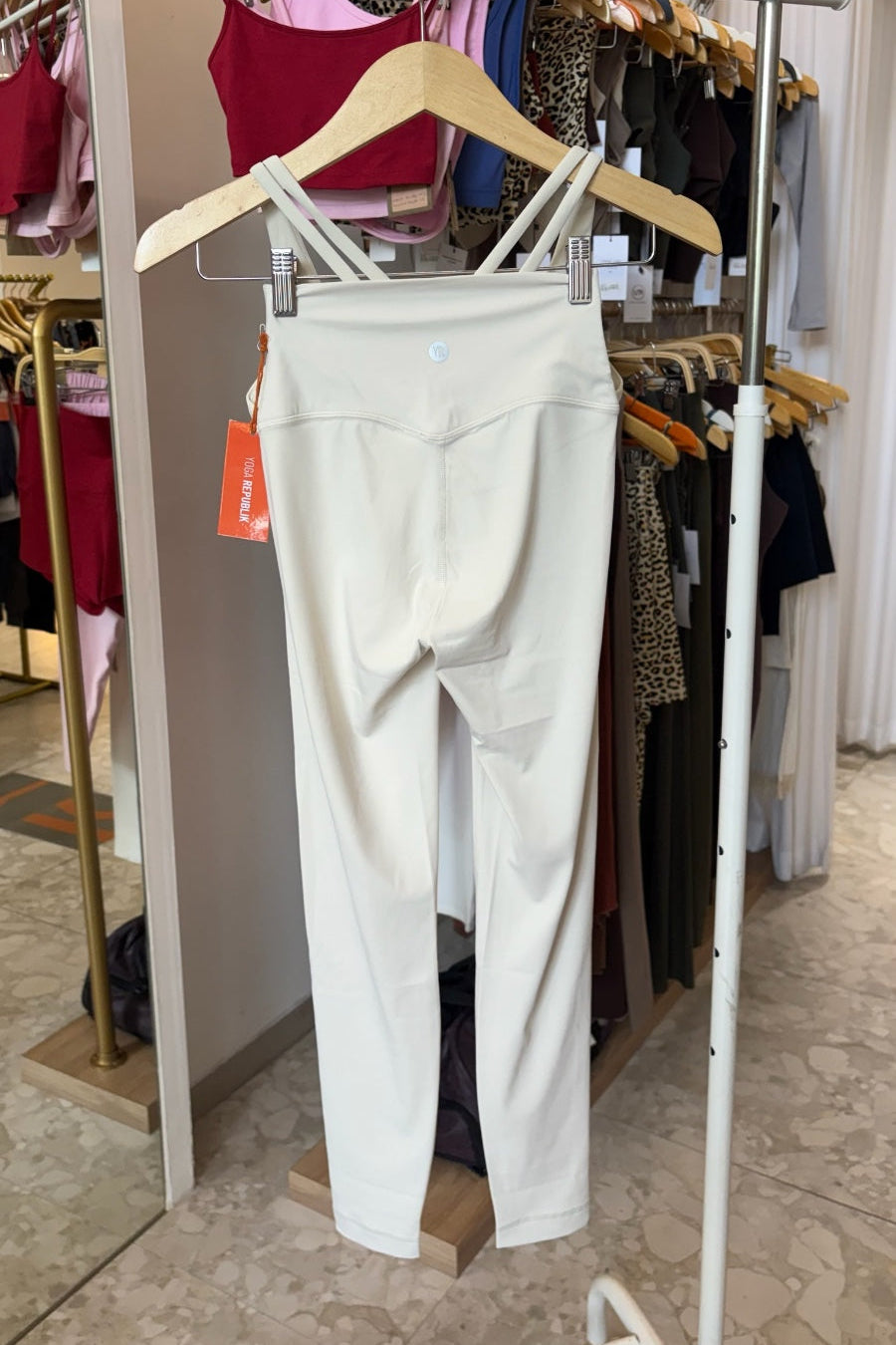 Rok Tenis Aces KECIL Alo Yoga - Limun Stroberi