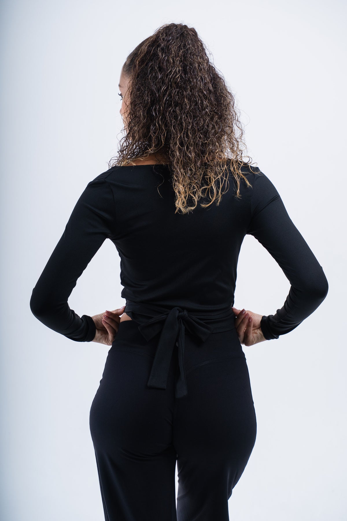 Alo Yoga XS Gather Lengan Panjang - Hitam