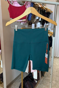 Rok Tenis Aces KECIL Alo Yoga - Limun Stroberi