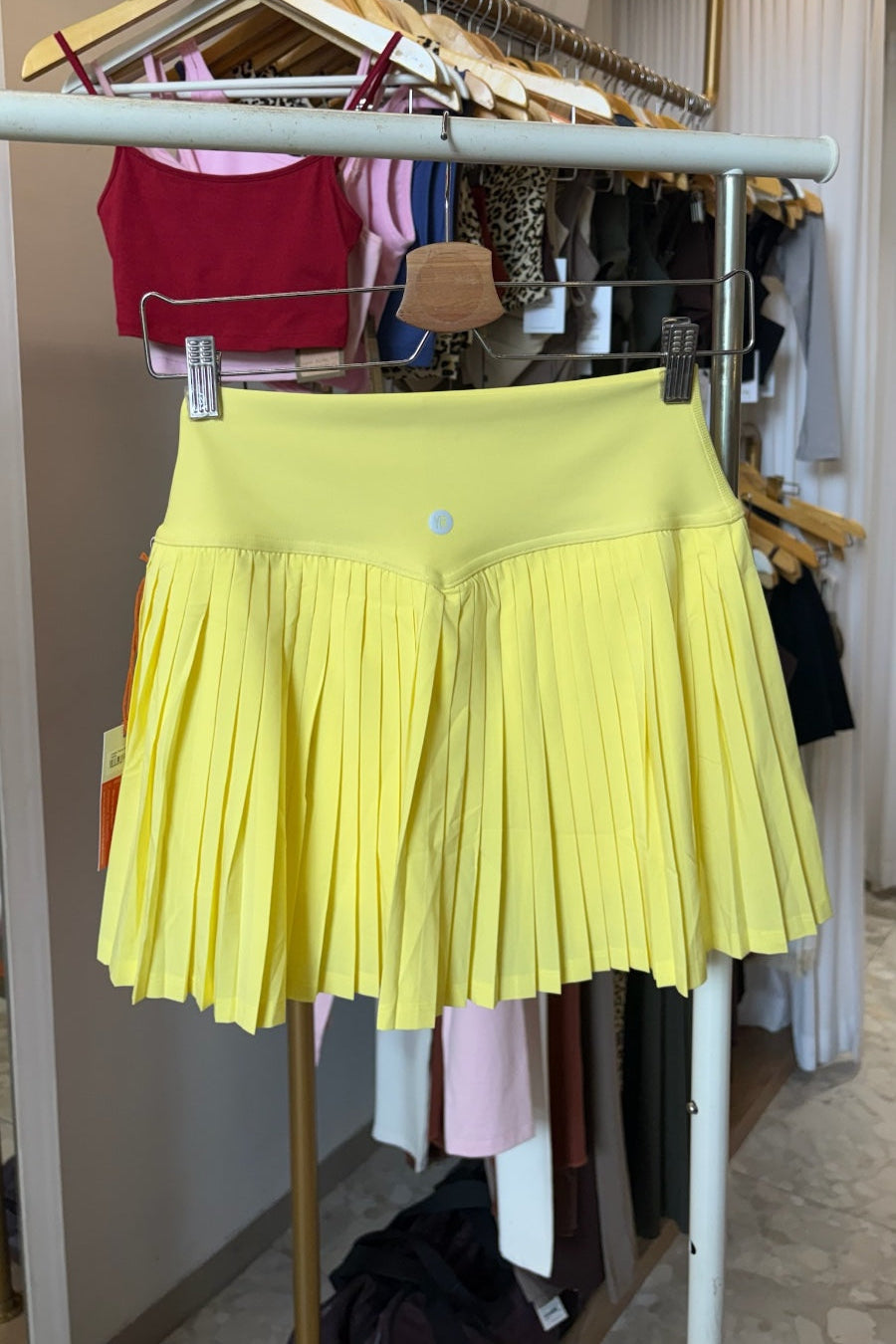 Rok Tenis Aces KECIL Alo Yoga - Limun Stroberi