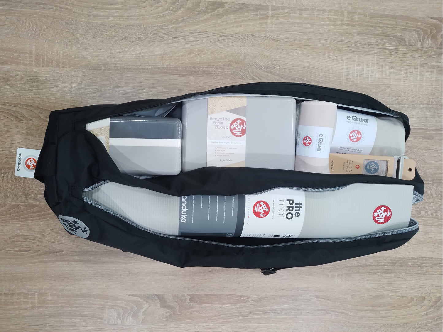 Manduka Go Steady 3.0 Mat Carrier - Hitam