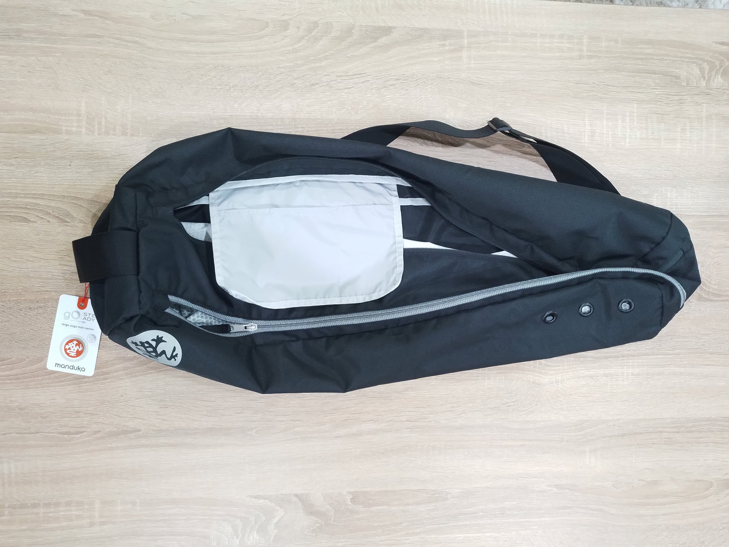 Manduka Go Steady 3.0 Mat Carrier - Hitam