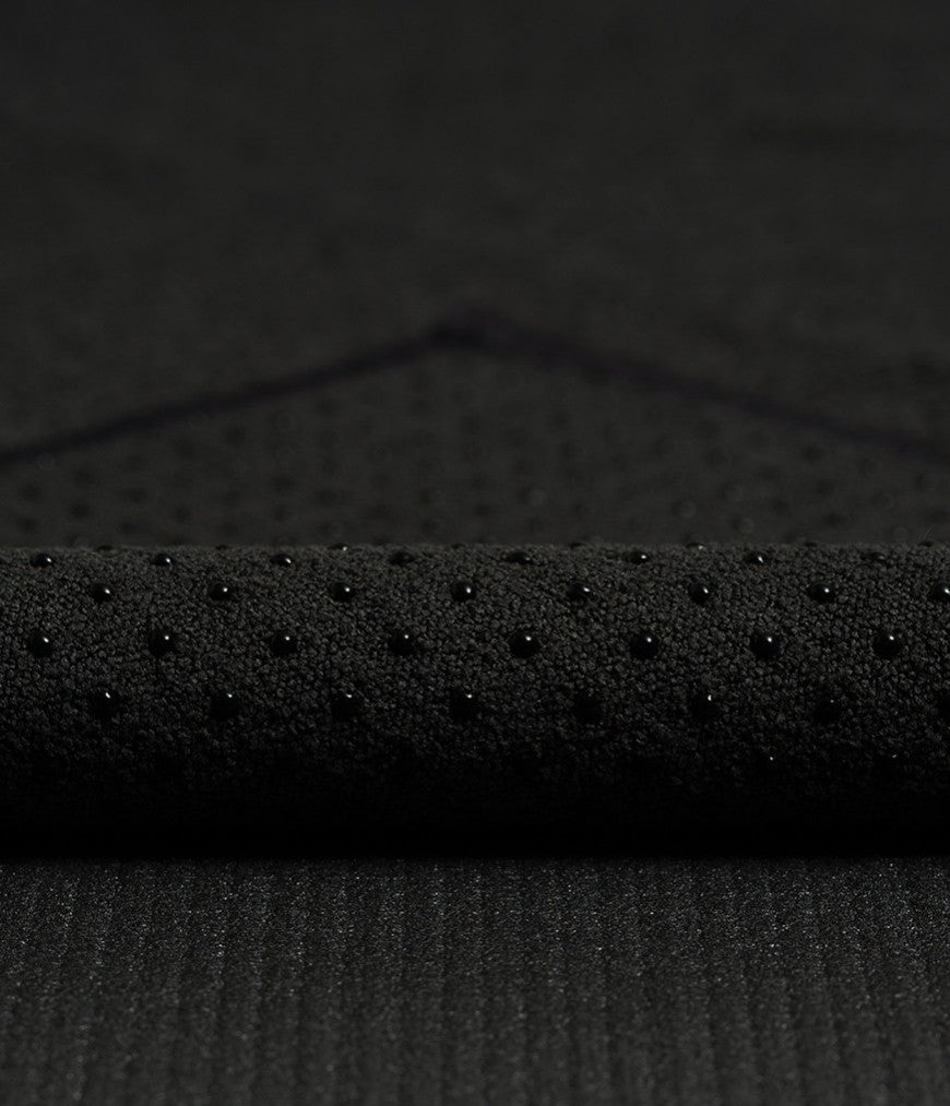 Manduka Yogitoeså¨ 71" Yoga Mat Towel - Onyx
