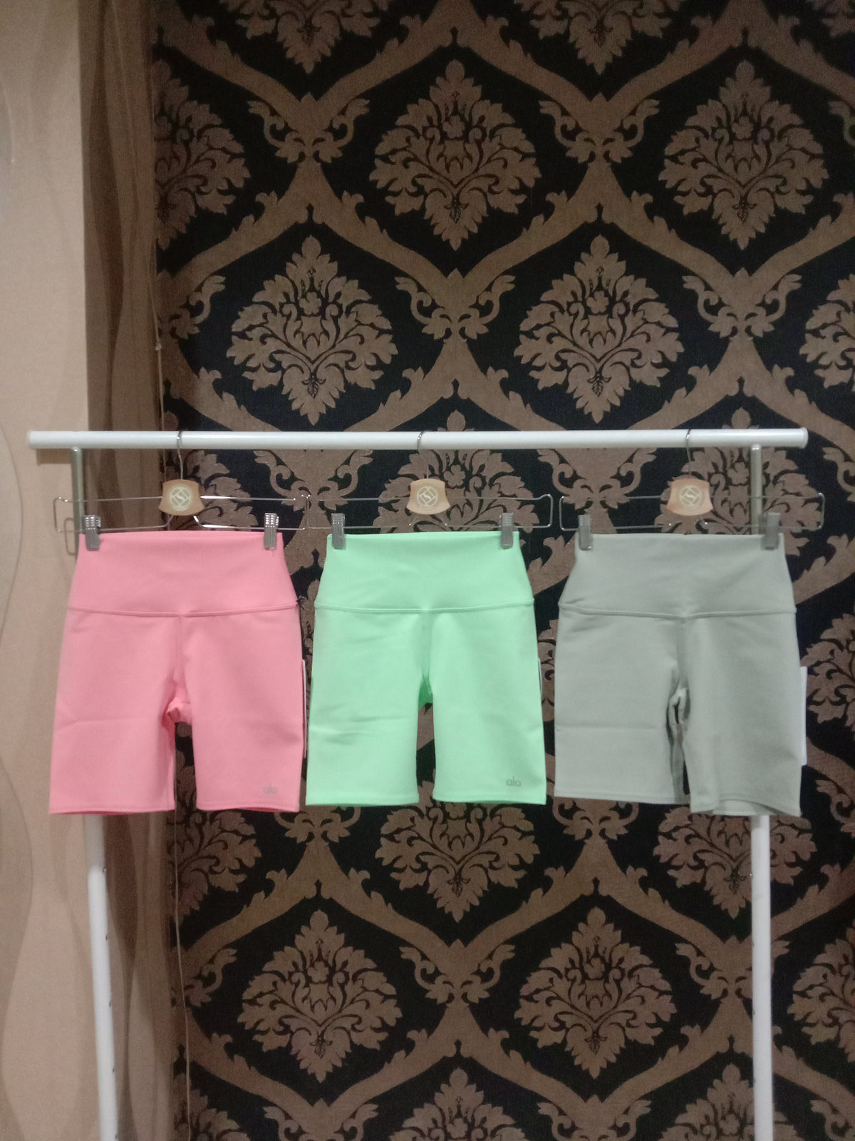 Alo Yoga 7" High-Waist Biker Short - Strawberry Lemonade