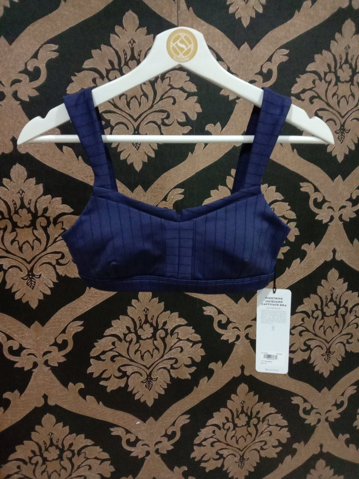 Alo Yoga Bra Kecil Bergaris Jacquard Memikat - Biru Laut/Hitam Sejati