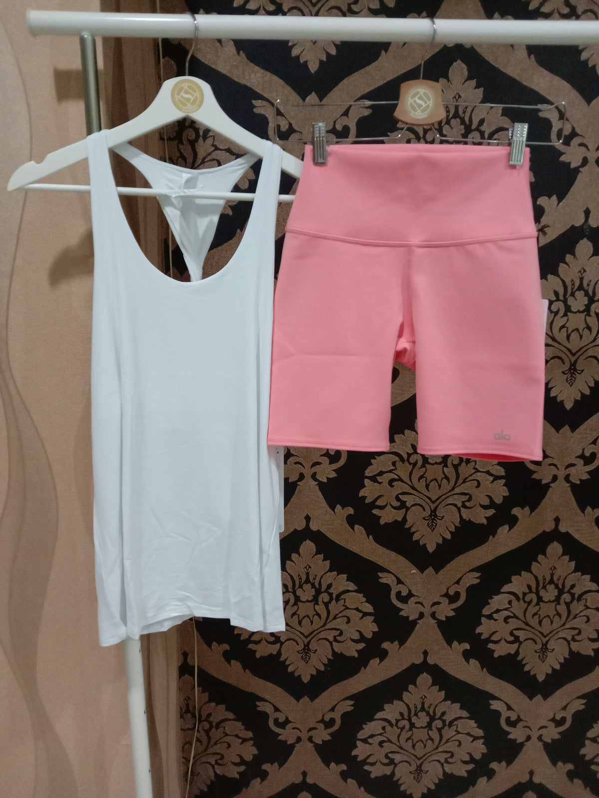 Alo Yoga 7" High-Waist Biker Short - Strawberry Lemonade