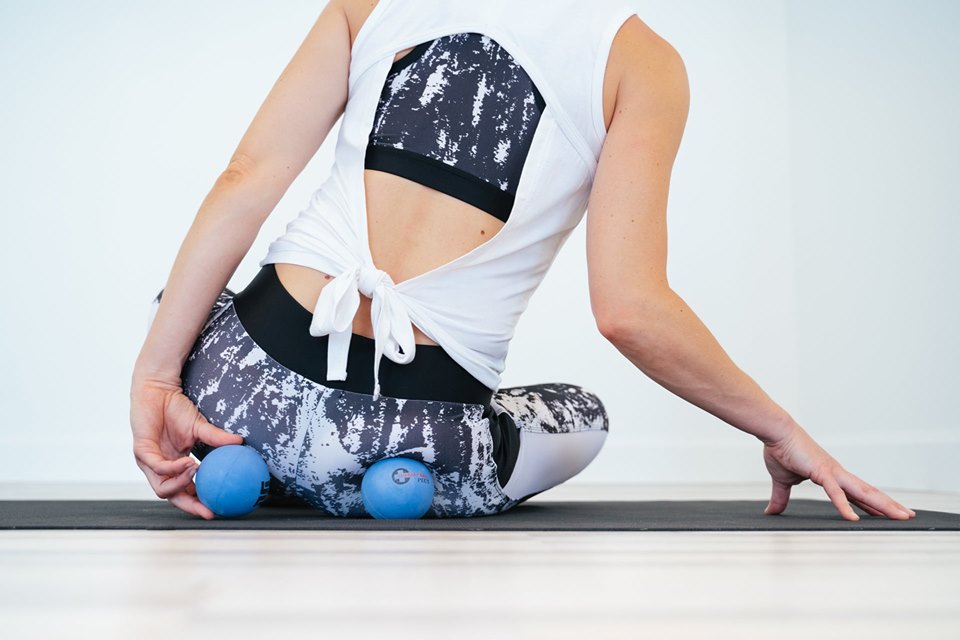 Bola Terapi Yoga Tune Up PLUS Sepasang dalam Tote