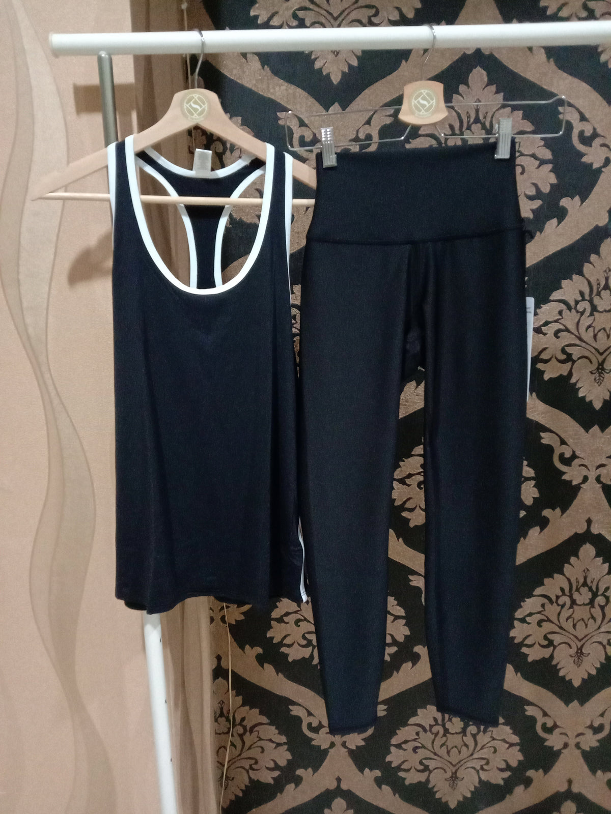 Alo Yoga XS Ivy League Tank - Black/White
