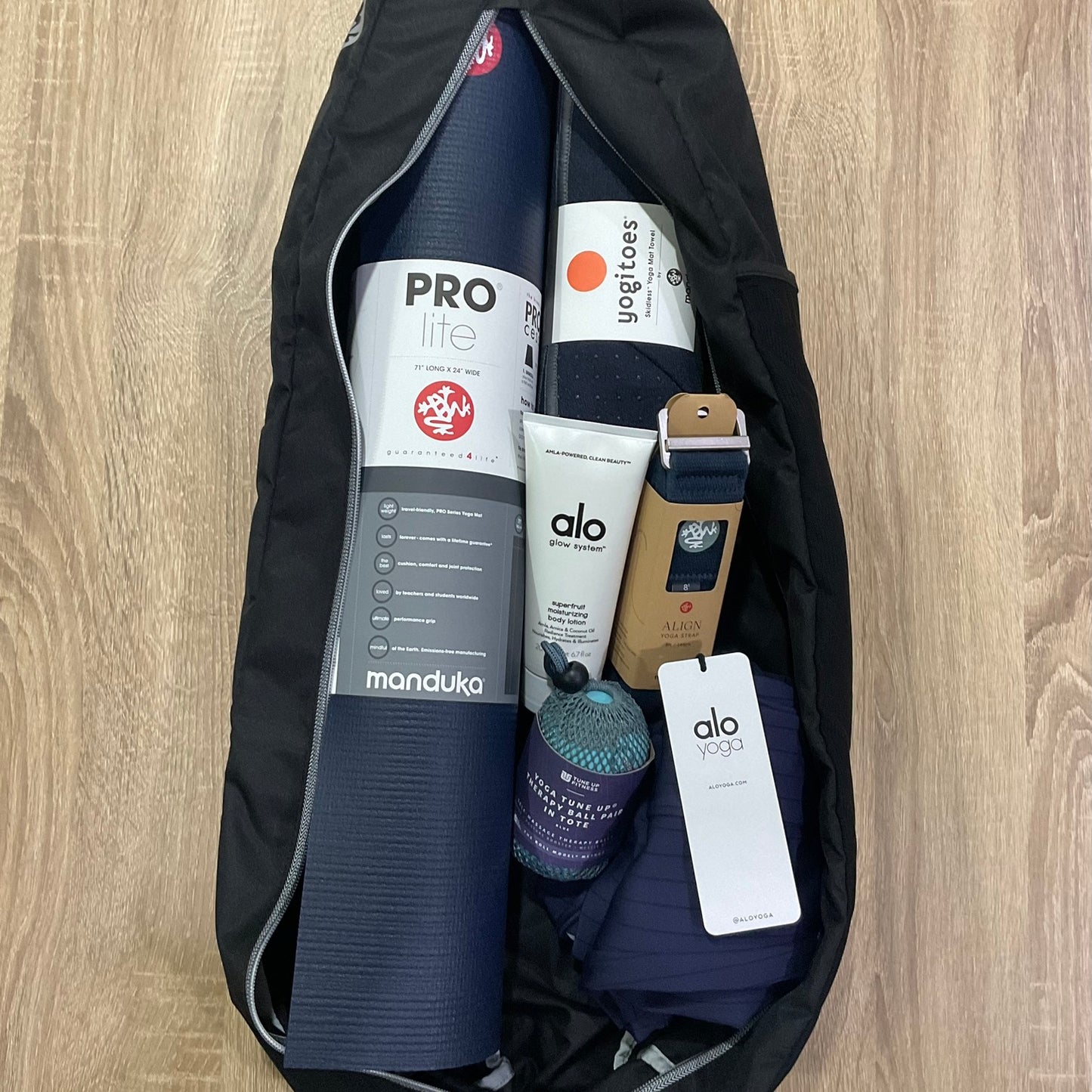 Manduka Go Light 3.0 Mat Carrier - Hitam