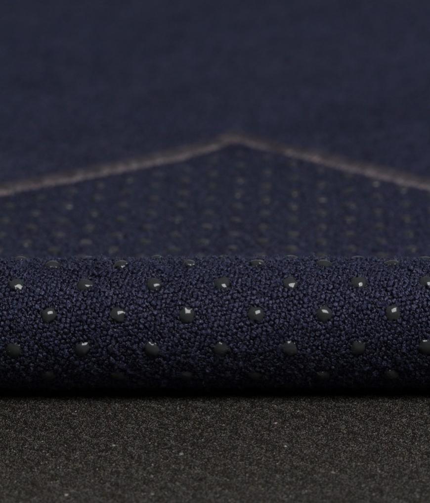 Manduka Yogitoeså¨ 71" Yoga Mat Towel - Midnight (Blue)